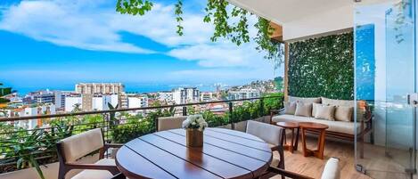 تناول الطعام بالخارج