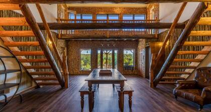 The Howling Buck Lodge