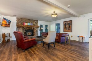 Smart TV, fireplace, table football, ping pong