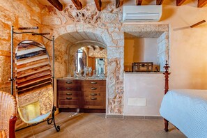 2 chambres, fer et planche à repasser, Wi-Fi gratuit, draps fournis