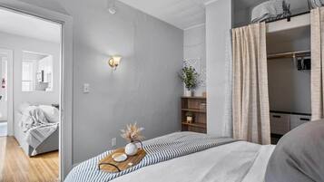 1 habitación, tabla de planchar con plancha, wifi y ropa de cama