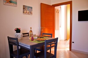 Dining - Casa Ariel - Relaxation for couples near the beach (torre san giovanni)
