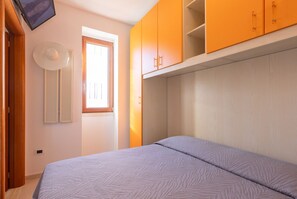 1 dormitori, planxa i posts de planxar, wifi gratuïta i roba de llit 