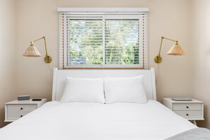 4 bedrooms, iron/ironing board, free WiFi, bed sheets - Pool & Play | Hot Tub, Ping Pong, Nintendo Switch (Stevensville)