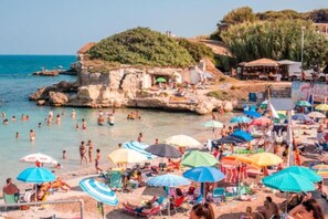 On the beach, sun loungers - House julia beachfront (otranto)