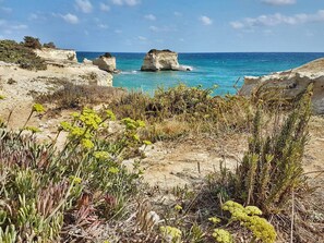 On the beach, sun loungers - House julia beachfront (otranto)
