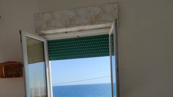 2 bedrooms, iron/ironing board, travel cot, WiFi