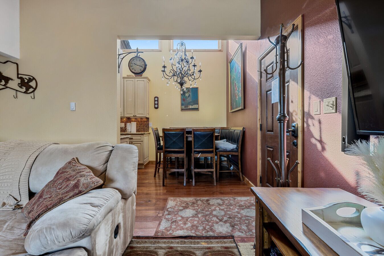 Smart TV, fireplace, books