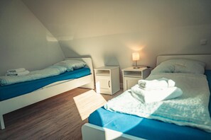 3 bedrooms, internet, bed sheets