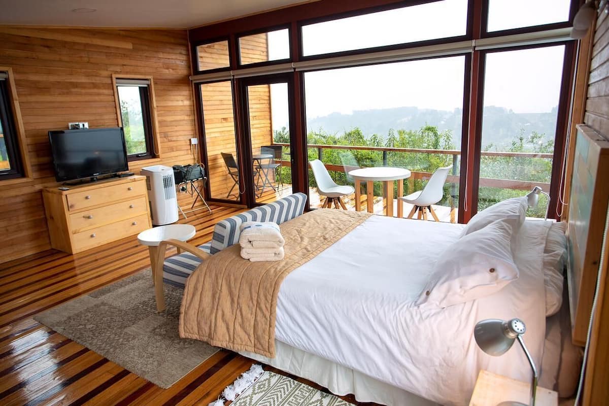 Cabin Superior, 1 giường cỡ queen, trang thiết bị hỗ trợ người có khó khăn khi di chuyển | Truy cập Internet không dây miễn phí, bộ trải giường 