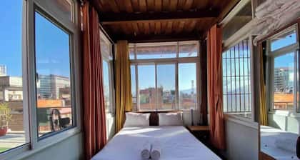 Amazing room with patio & awesome views in Thamel