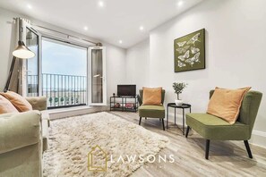 TV - Chic Southsea Apartment | 3 Beds, 2 Baths (Portsmouth)