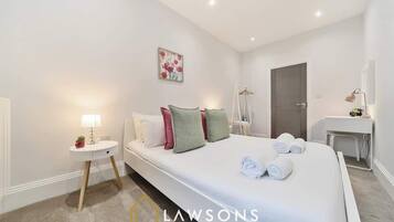 3 bedrooms, iron/ironing board, travel cot, WiFi