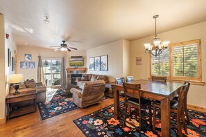 Interior - Bear Hollow @Park City! Pool • Hot Tub • Fireplace (Summit County)