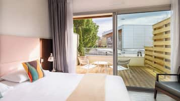 Habitación doble superior | Ropa de cama de alta calidad y minibar