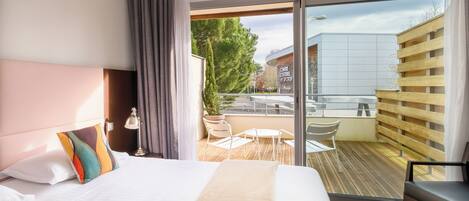 Superior dubbelrum | Sängtillbehör av högsta kvalitet och minibar