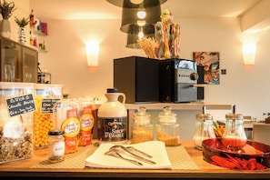 Daily continental breakfast (EUR 13 per person)