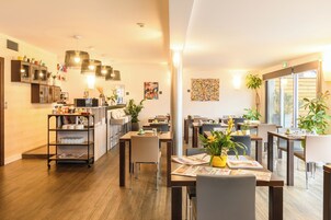 Daily continental breakfast (EUR 13 per person)