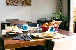 Daily continental breakfast for a fee - Hype Hotel (Biscarrosse)