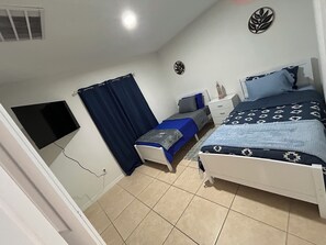 3 chambres, fer et planche à repasser, Wi-Fi, draps fournis