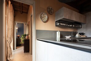 Fridge, microwave, oven, stovetop - Happy days (Pavia)