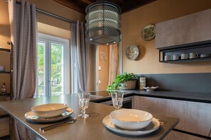 Fridge, microwave, oven, stovetop - Happy days (Pavia)