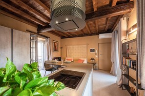 Interior - Happy days (Pavia)