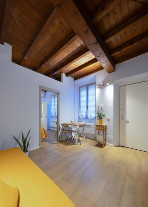 1 室のベッドルーム、アイロン / アイロン台、WiFi (無料)、ベッドシーツ