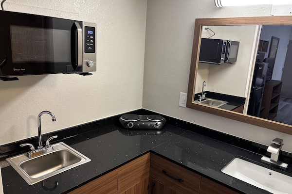 Full-size fridge, microwave, stovetop, coffee/tea maker