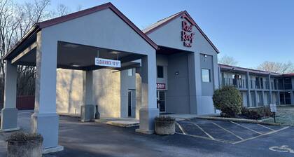 HomeTowne Studios by Red Roof Hagerstown - Williamsport, MD
