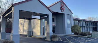 HomeTowne Studios by Red Roof Hagerstown - Williamsport, MD