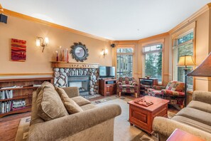 Smart TV, fireplace