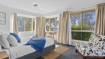 5 bedrooms, iron/ironing board, free WiFi