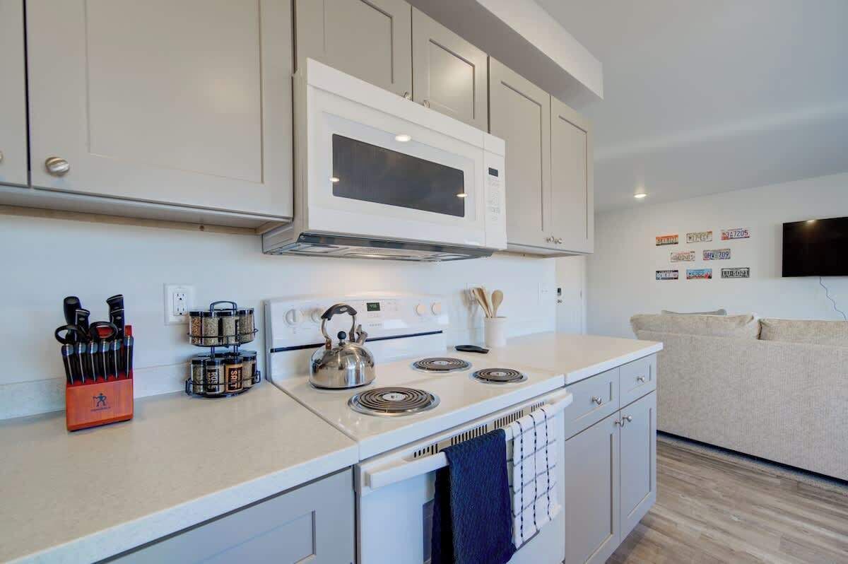 Refrigerador, microondas, horno, placa de cocina