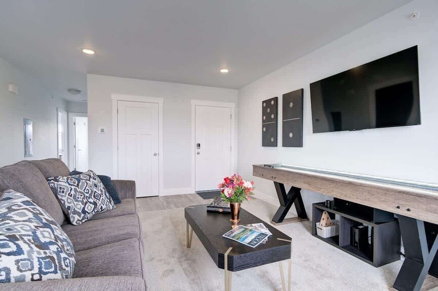 2 Adjoining Condos Rent Together - Bozeman, MT