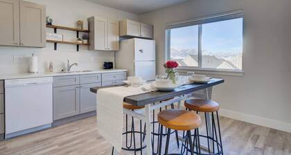 2 Adjoining Condos Rent Together