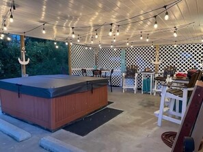 Terrace/patio - Pet & Family Friendly • Near Lake • HotTub • FirePit • Game Room • Close to town (Somerset)