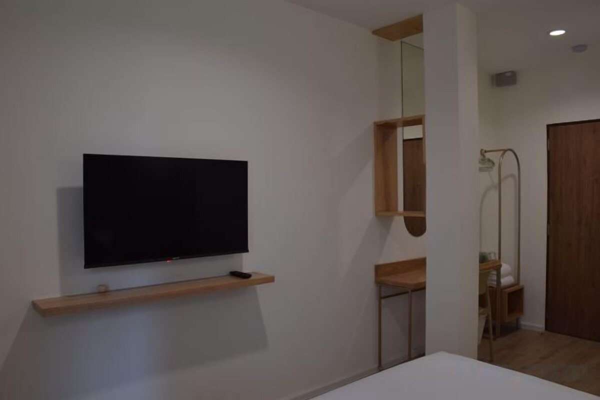 Soundproofing, WiFi (free), bed sheets