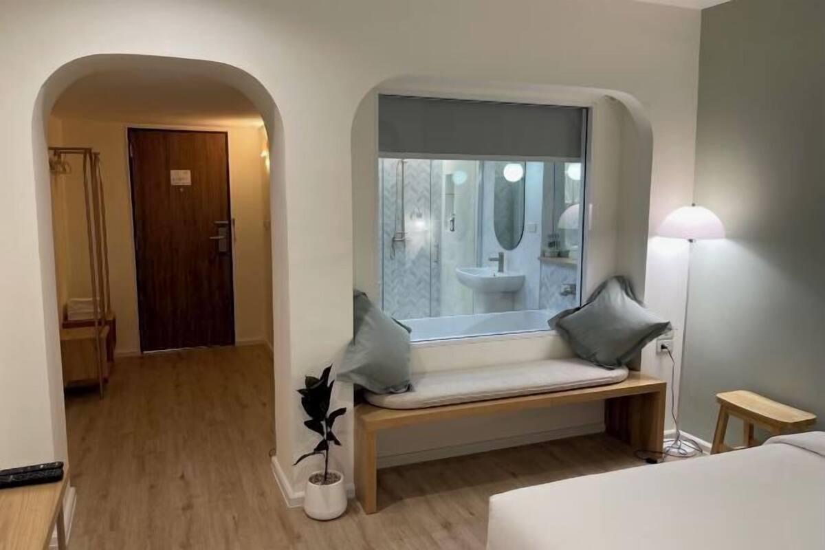 Insonorización, wifi gratis y ropa de cama