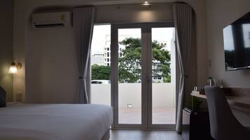 Quarto luxo, sacada | Quartos à prova de som, Wi-Fi de cortesia, roupa de cama