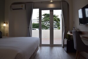 Deluxe Room, Balcony | Soundproofing, free WiFi, bed sheets