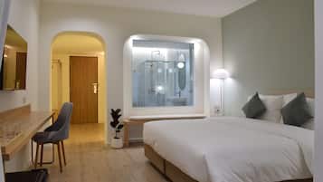 Quarto luxo, sacada | Quartos à prova de som, Wi-Fi de cortesia, roupa de cama