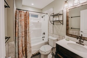 Cabin, 3 Bedrooms, Smoking, Terrace | Bathroom
