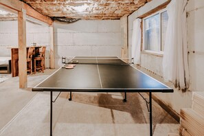 Cabaña, 3 habitaciones, fumadores, terraza | Sala de juegos