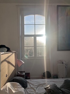 6 bedrooms, iron/ironing board, WiFi, bed sheets