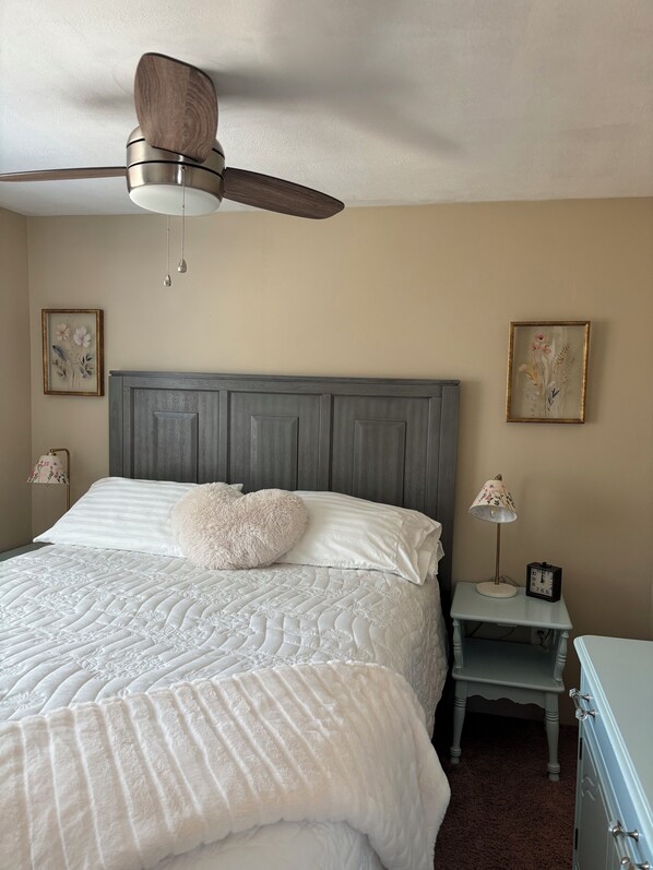 1 chambre, fer et planche à repasser, accès au Wi-Fi (inclus)