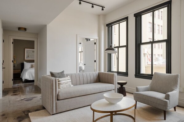 TV - Stylish Comfort in Every Corner: Discover La Luz's 3BR Condo (San Antonio)