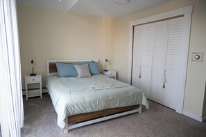 4 bedrooms, iron/ironing board, WiFi, bed sheets - Charming 4-bedroom house with AC and WiFi in Old Orchard Beach (Old Orchard Beach)