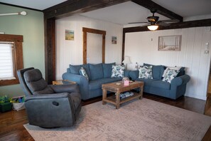 Smart TV, fireplace