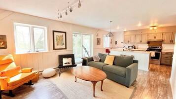 Smart TV, futbolito y libros